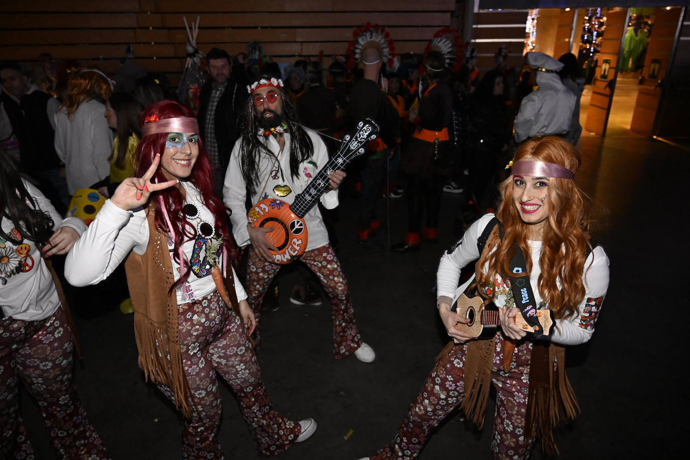 Los hippies, a tope con sus instrumentos y con promulgar la paz.