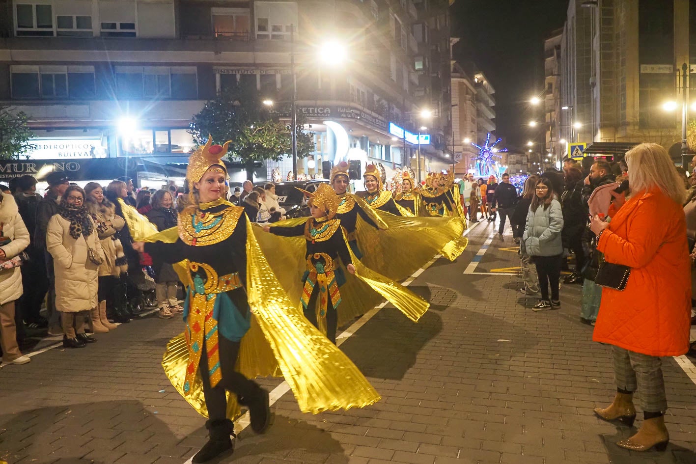 También desfilaron egipcios por las calles de Torrelavega.