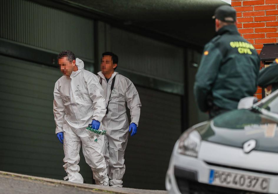 Agentes de la Guardia Civil el día después de la muerte de Silvia López, en el momento de analizar el escenario del crimen.