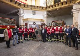 Foto de familia durante la visita de la consejera