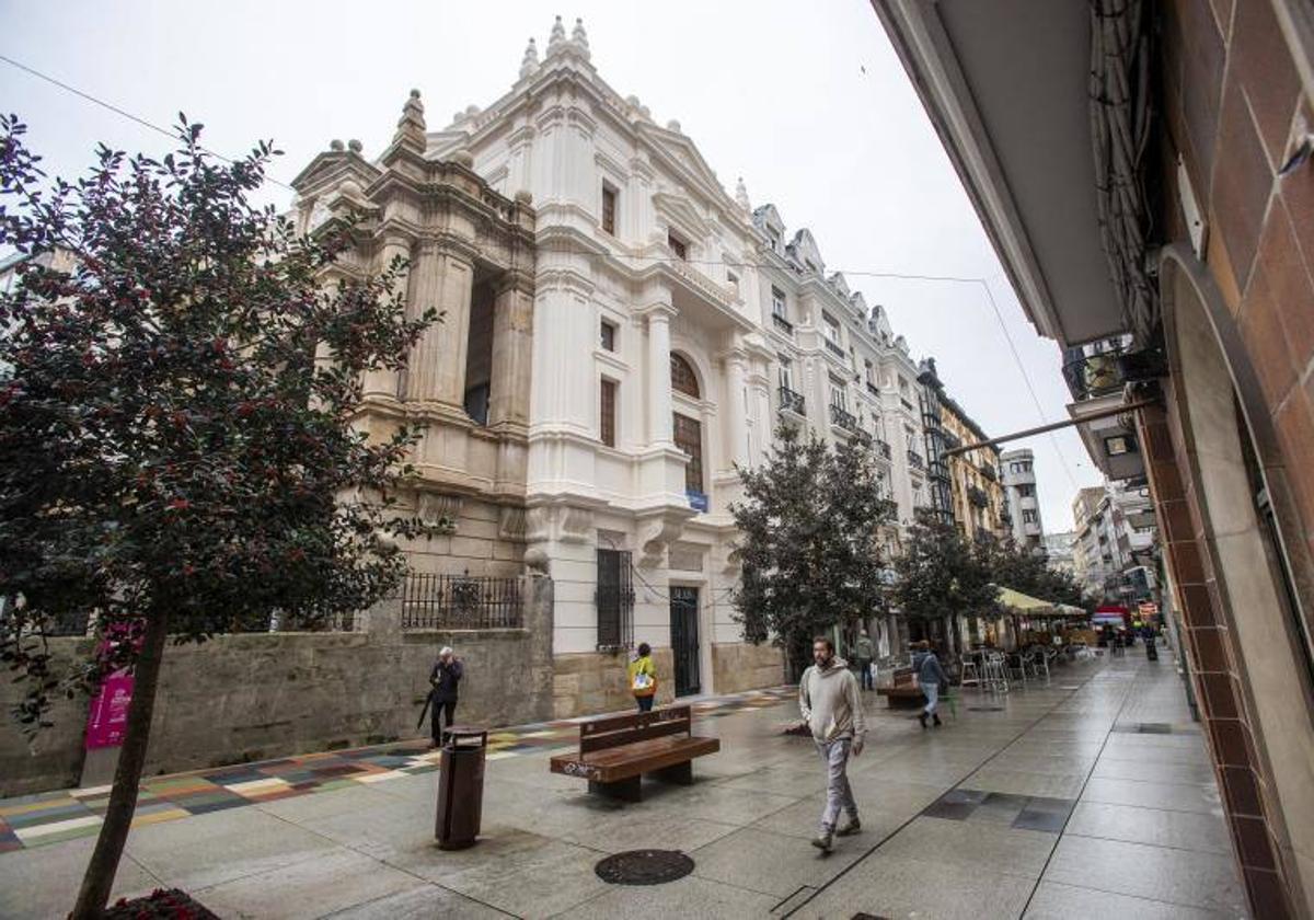 La calle Rubio, con el acceso al MAS en primer término.