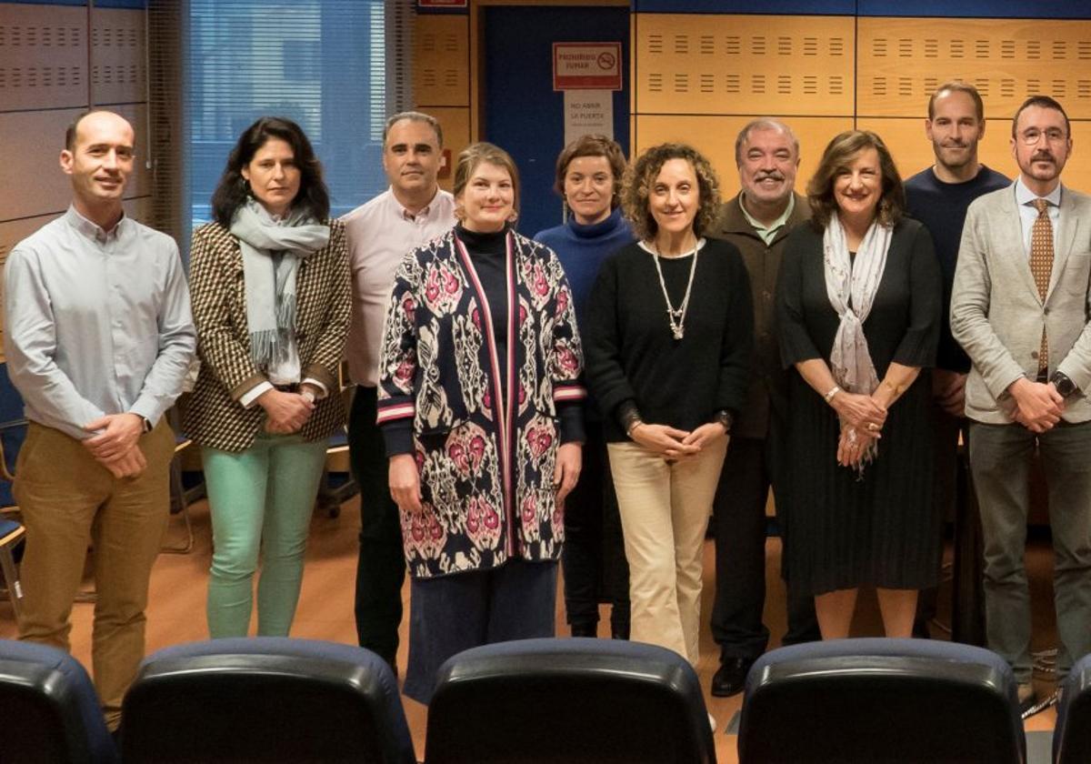 En el centro, el director general de Calidad y Equidad Educativa, José Luis Blanco, acompañado de los inspectores de la Consejería de Educación, FP y Universidades.