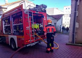 Los bomberos de Santander apagaron el fuego y apuntalaron el edificio