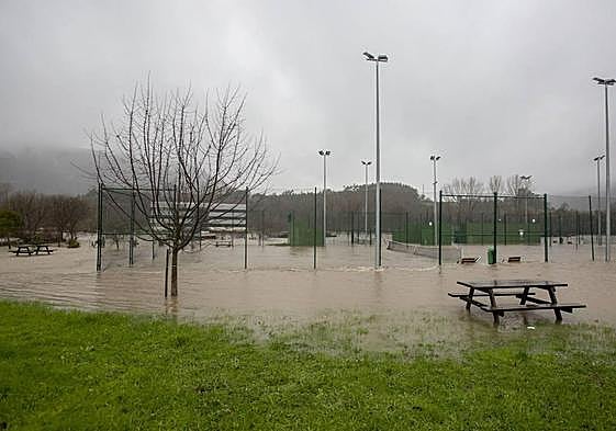 El Gobierno estudiará la viabilidad de las instalaciones deportivas de Ampuero