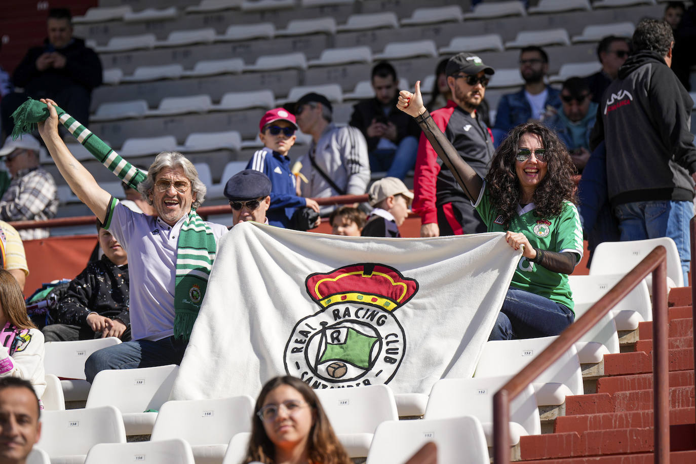 Aficionados del Racing en las gradas del Carlos Belmonte. 