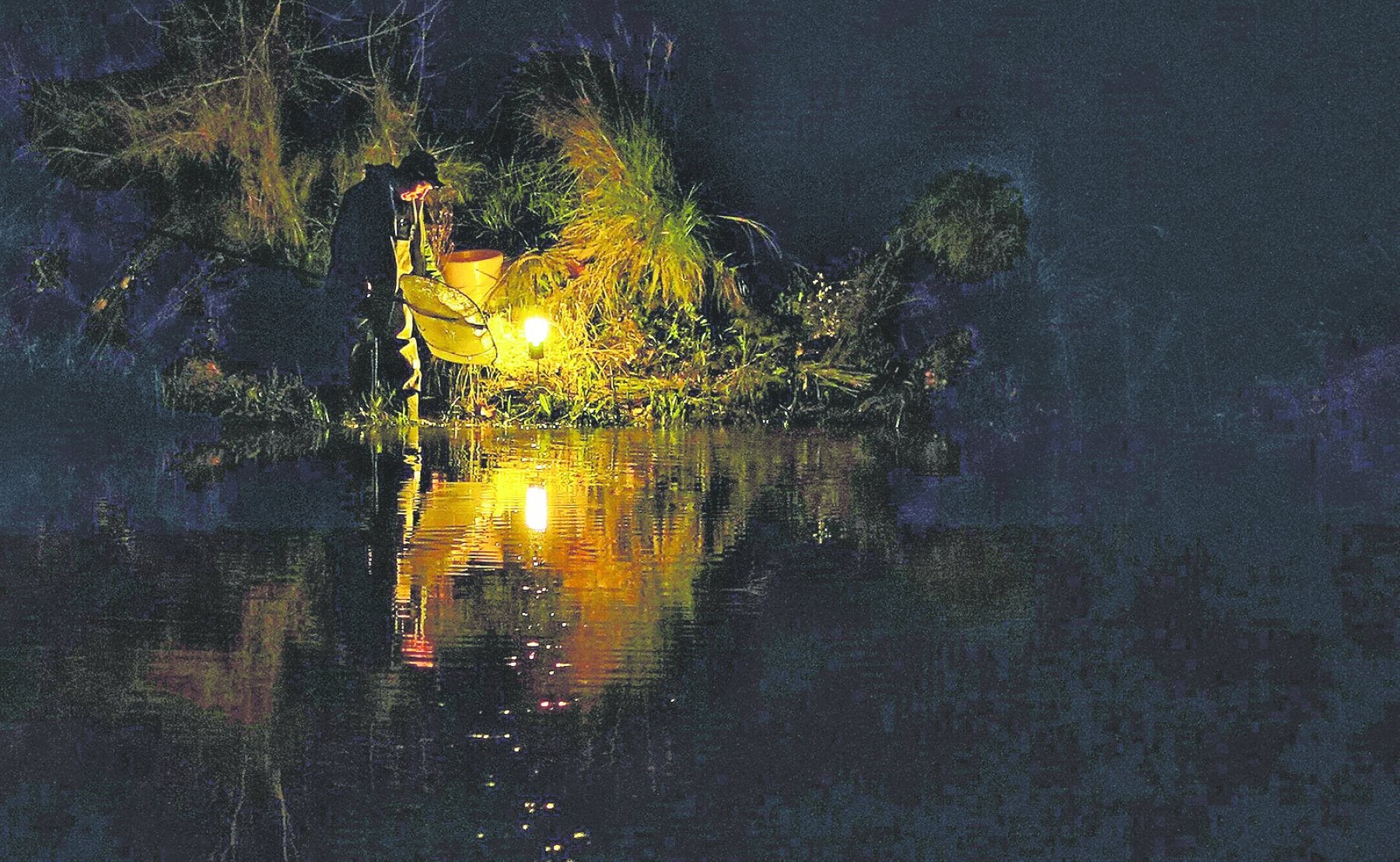 Los pescadores de angula cántabros insisten en que su actividad es completamente artesanal.