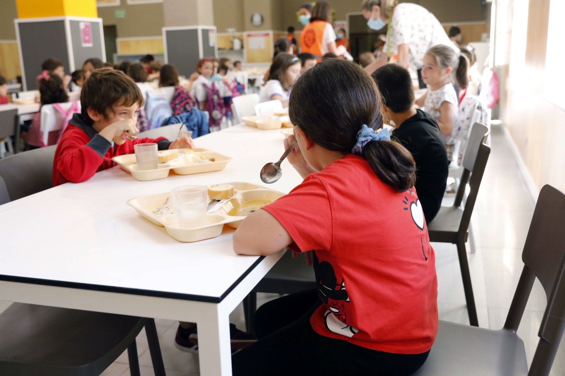 2.629 alumnos hacen uso del comedor escolar en Cantabria.