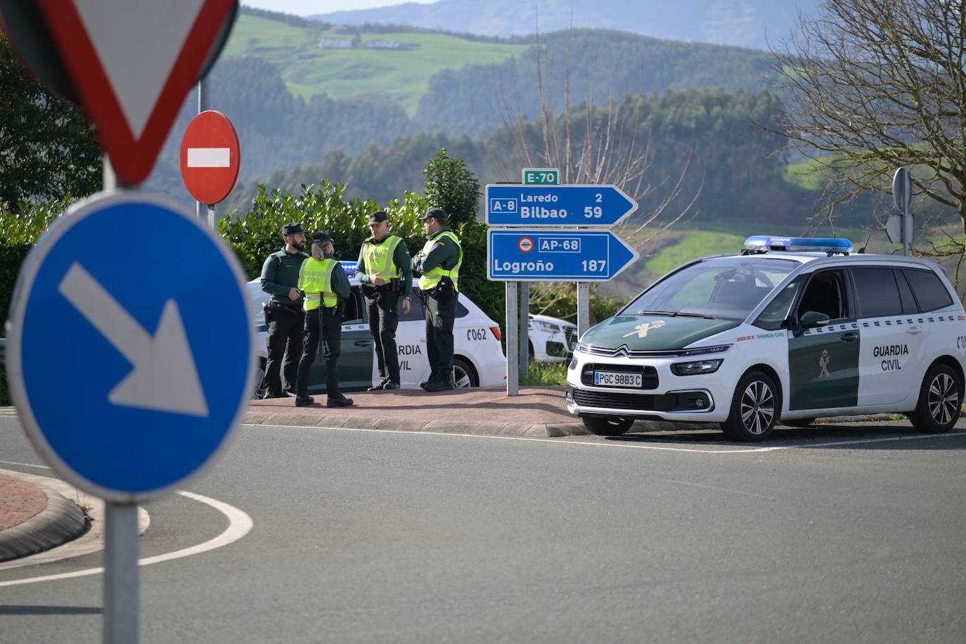 La Guardia Civil vigila los accesos a la autovía