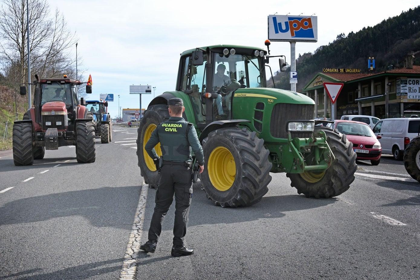 A la cita de Unquera han acudido entre 150 y 200 ganaderos y 37 tractores