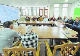 Reunión de los representantes municipales, vecinos y técnicos que elaboraron el proyecto.