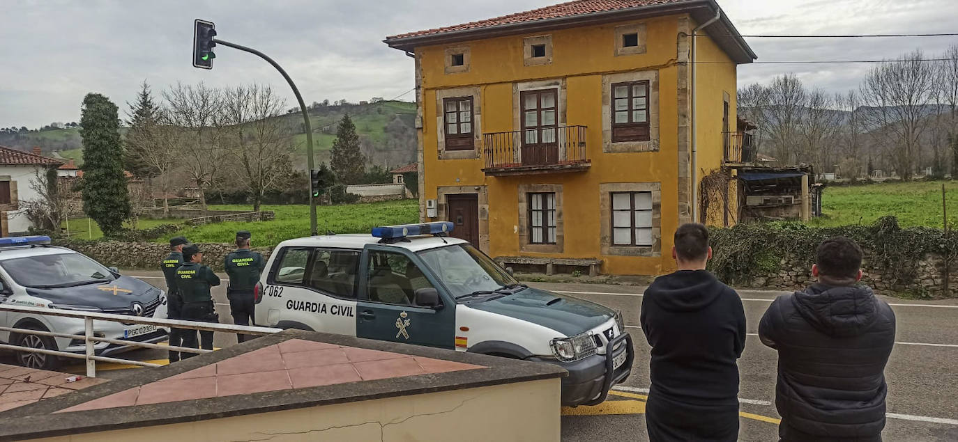 Intento de desalojo de un grupo de okupas en Vega de Villafufre