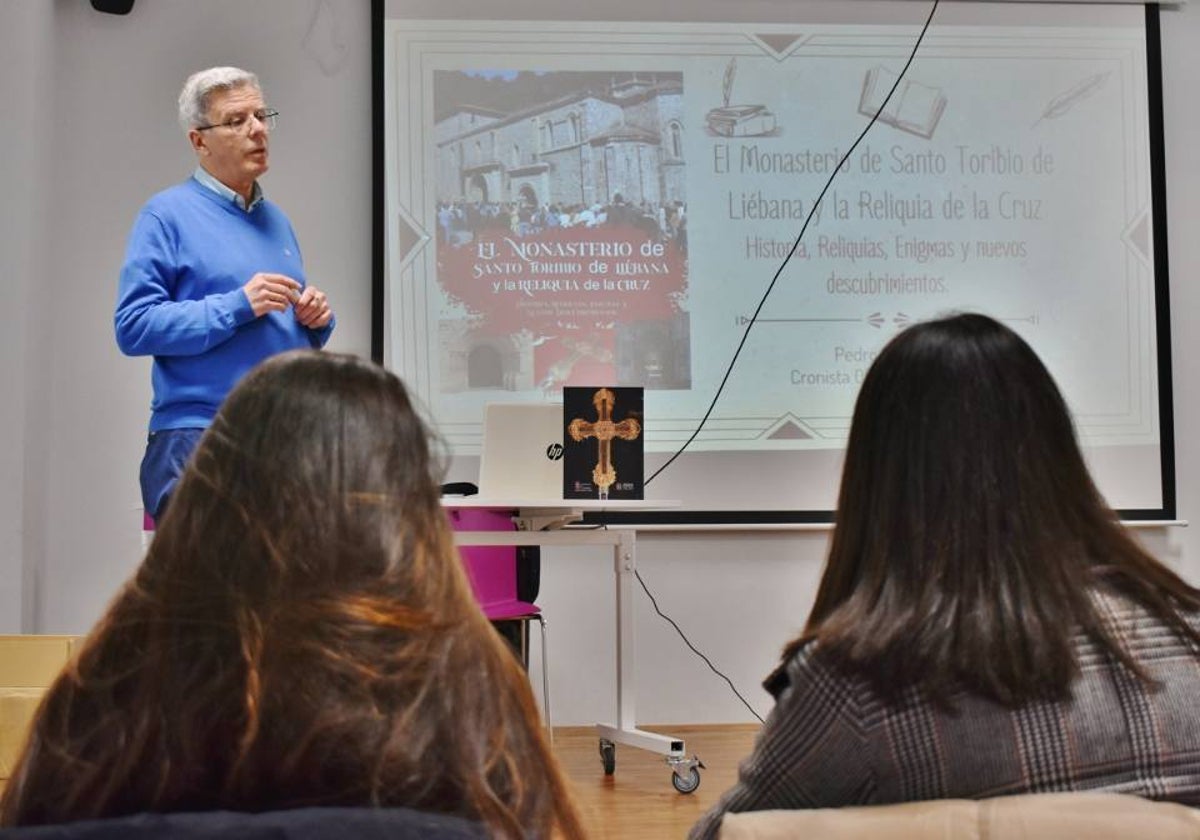 Pedro Álvarez en la presentación de su último libro.