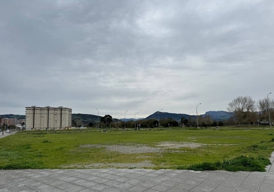 Uno de los terrenos cedidos por el Ayuntamiento al Gobierno de Cantabria.