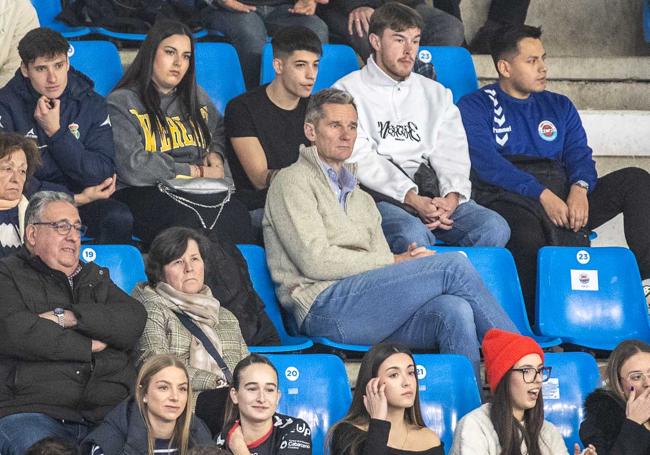 Iñaki Urdangarín estuvo en las gradas de La Albericia para ver el partido de su hijo Pablo.