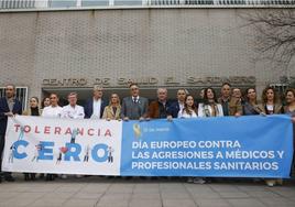 Imagen de archivo de una concentración de médicos ante el Centro de Salud de El Sardinero.