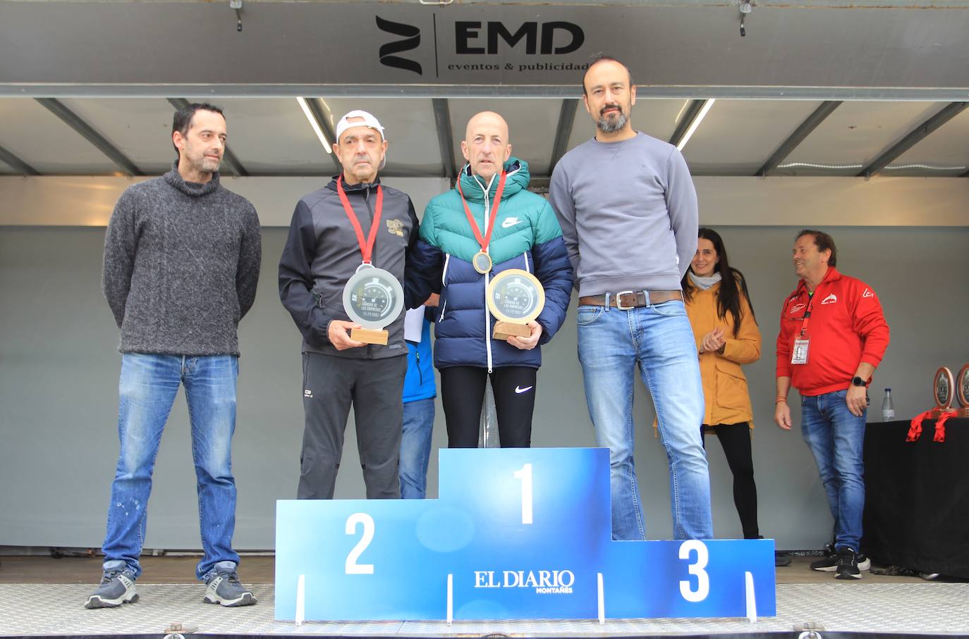 PLATA: Francisco Díez Iglesias. ORO: José Manuel Araujo Fuente. Junto a ellos el concejal Borja Peláez y Javier López Estrada, alcalde de Torrelavega.