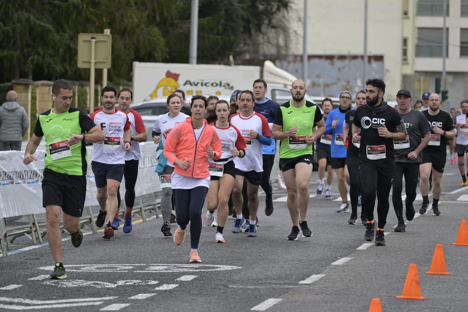 El pelotón de la carrera, muy nutrido.