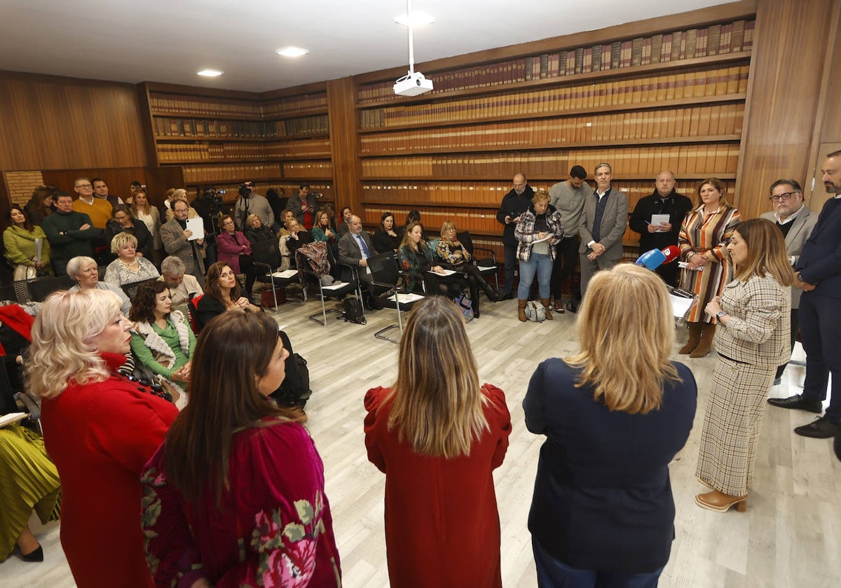 La presidenta de Cantabria interviene durante el acto de inauguración.