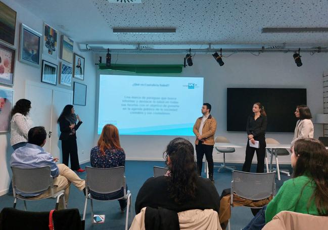 El equipo encargado del proyecto de comunicación sobre salud realizó su presentación en las instalaciones de El Diario Montañés.