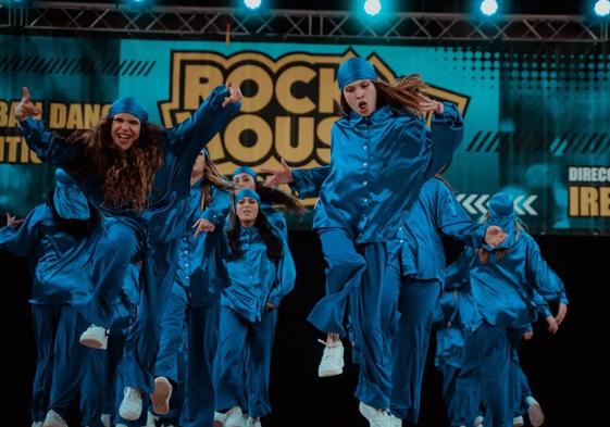 Imagen de participantes en el campeonato de danza urbana 'Rock da House' que acoge mañana Santander, bailando en la anterior edición.