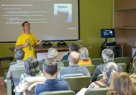 El apicultor y responsable apícola de UGAM-COAG en Cantabria, Manuel Barquín, este jueves en el CIFA.