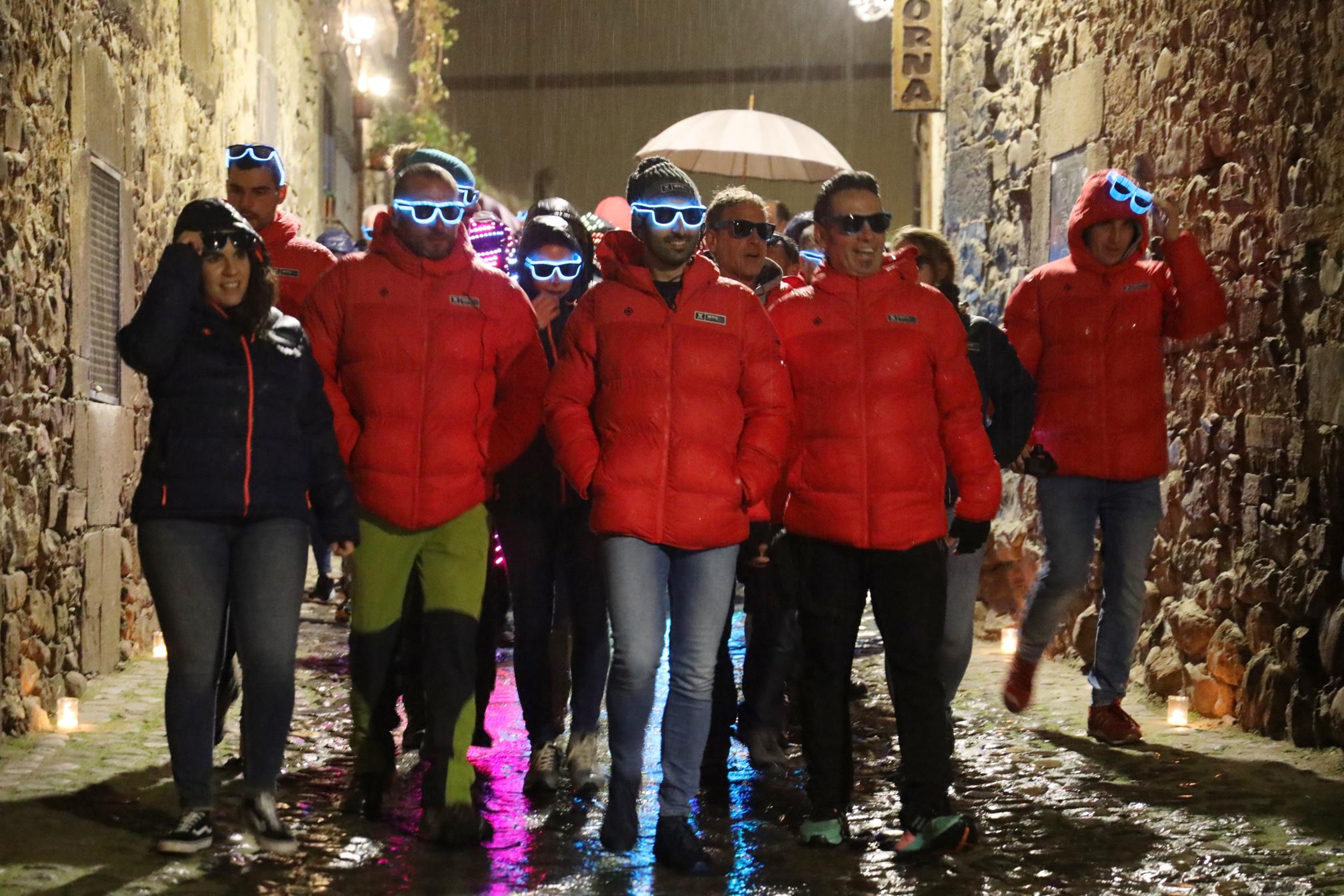 Organizador y voluntarios de Picos Xtreme durante el desfile