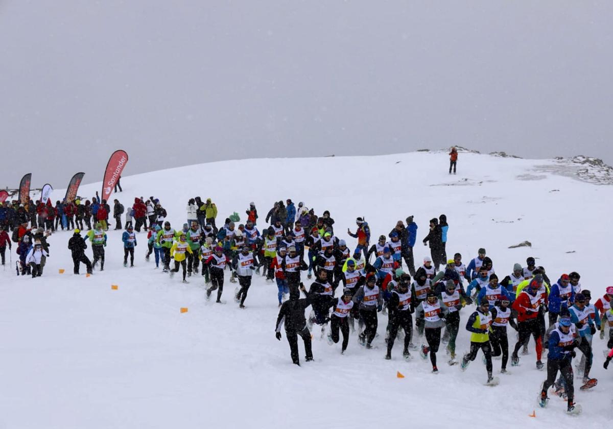 Espectáculo.Los participantes, tras la salida de la carrera.