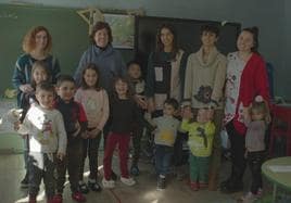 Fotograma del cortometraje: retrato de grupo en la escuela unitaria CEIP Valle de Polaciones.