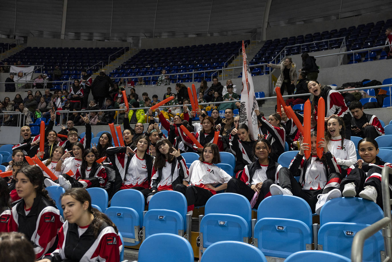 Las gradas del Palacio de Deportes estaban ocupadas por bailarines y familiares que animaron a sus compañeros.