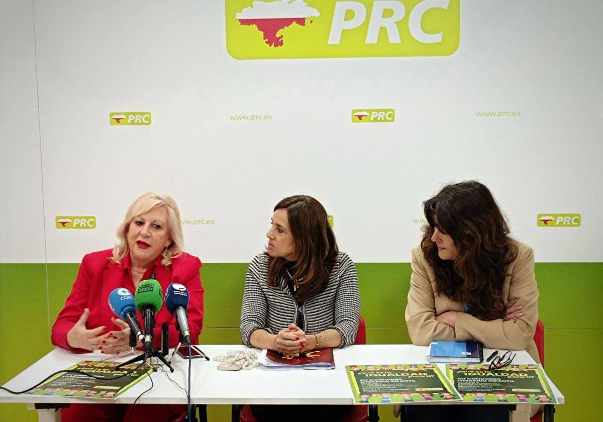 De izquierda a derecha, Mari Luz Fernández, Paula Fernández y Vanesa Montes.