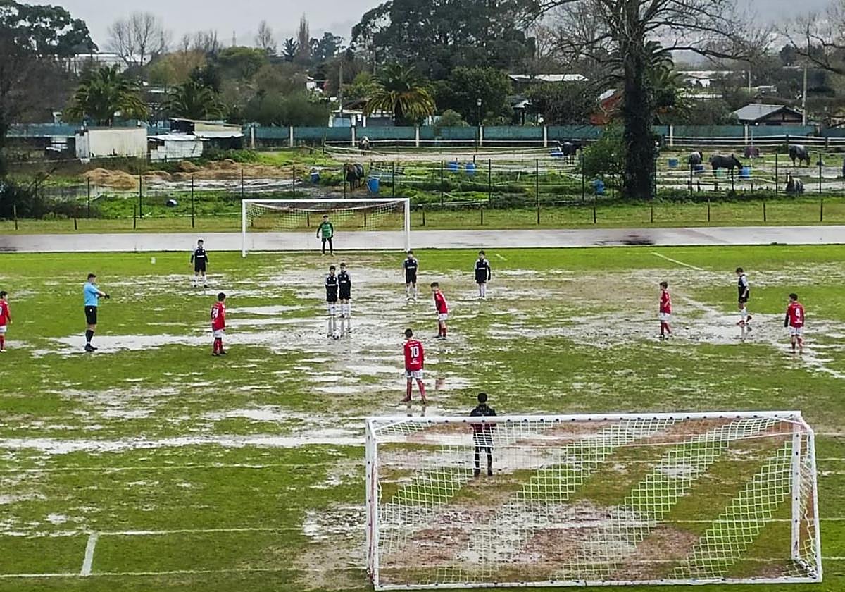 La abundante lluvia deja impracticable las instalaciones del Javier Cortezón.