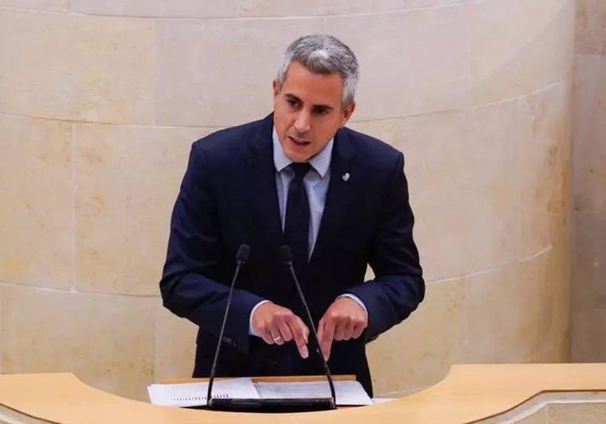 El líder del PSOE cántabro, durante una intervención en el Parlamento regional