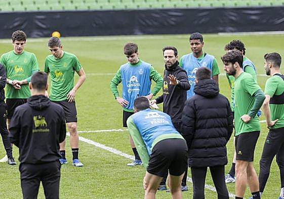 Pablo Álvarez, ayer durante el entrenamiento en los Campos de Sport.