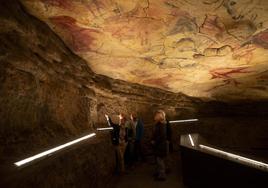 Imagen de la neocueva de Altamira durante una de las visitas programadas por el Museo.