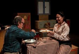 Fernando Madrazo y Patricia Cercas, en una escena de la obra que se estrena este sábado.