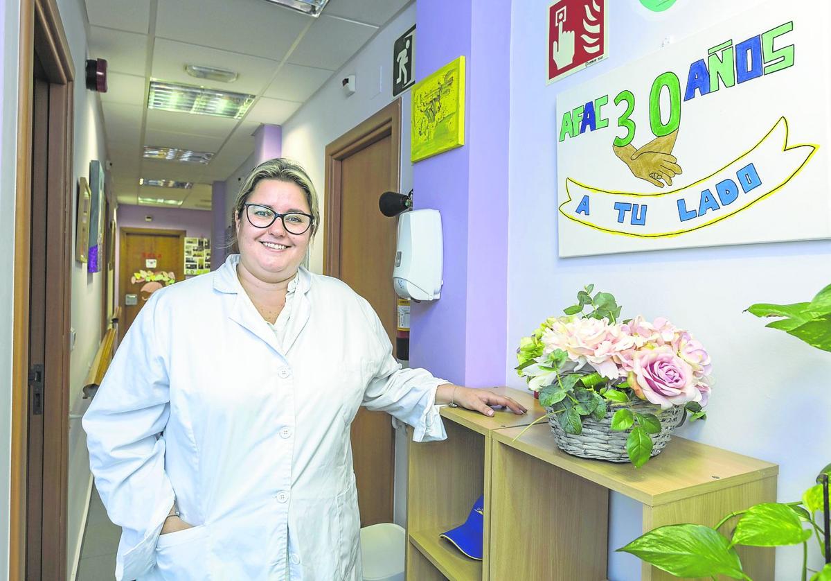 Andrea Gallardo, en la sede de la Asociación de Familiares de Alzhéimer.