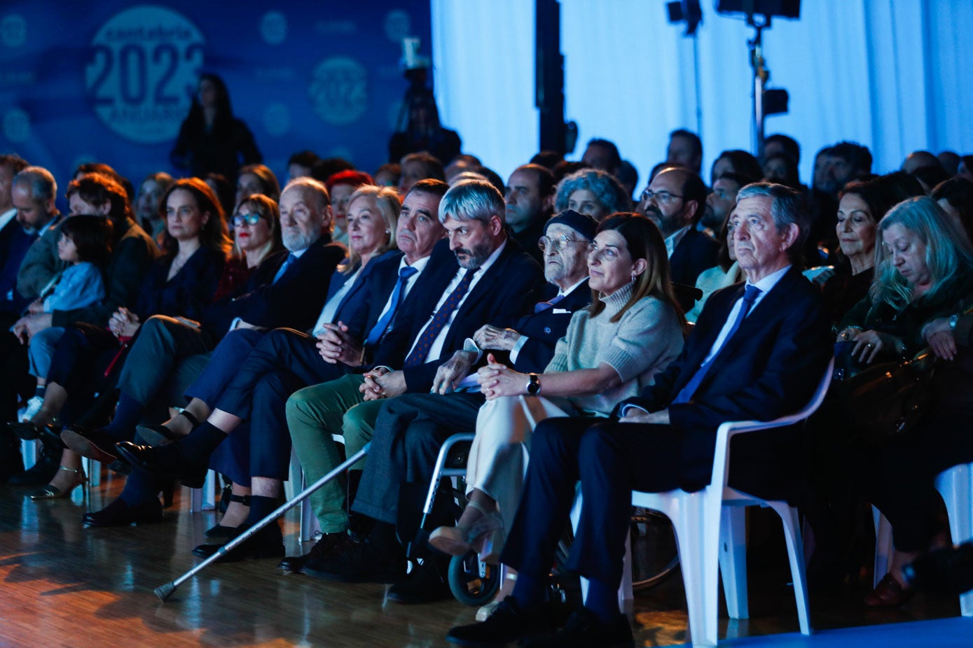 Autoridades en la primera fila del público de la gala. 