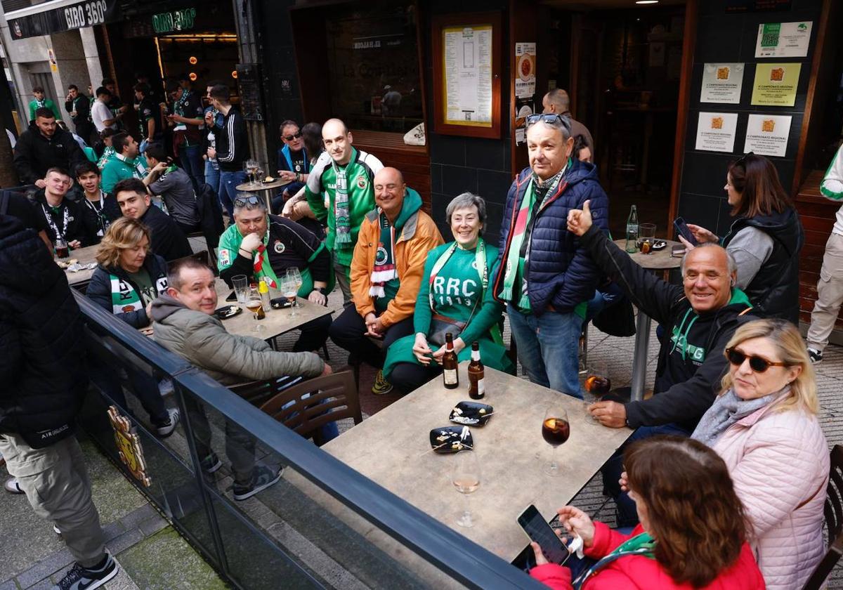 La Peña Aúpa Racing, en la calle Manuel Pedregal.