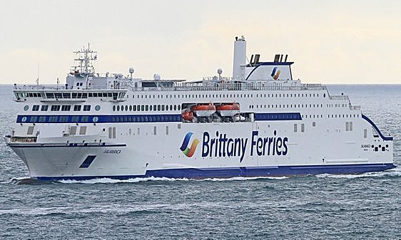 Santander se despide del ferri con Irlanda, que regresa a Bilbao cinco meses después