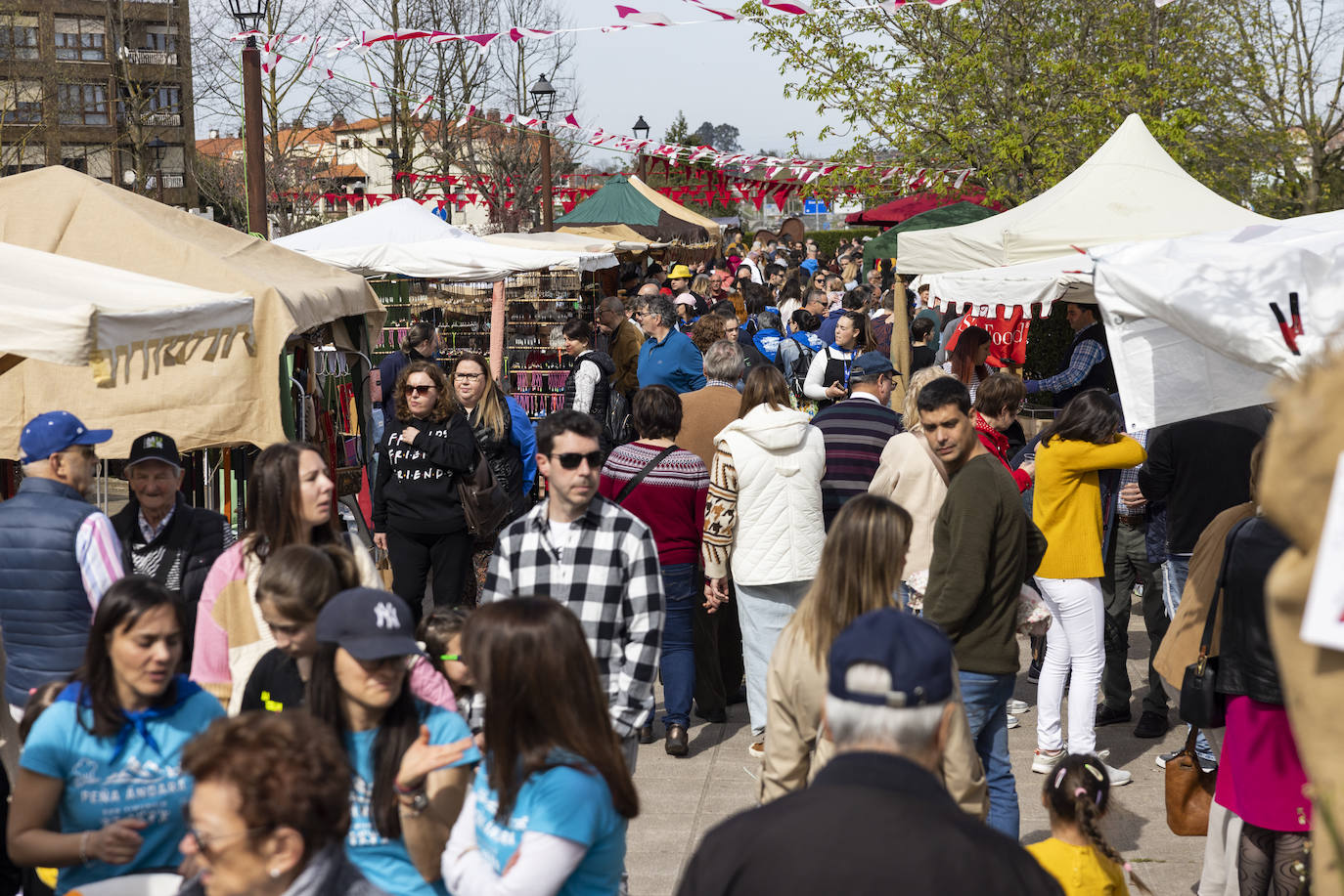 Muchos visitantes se han acerdado a la primera romería del año animados por el sol y una jornada primaveral.