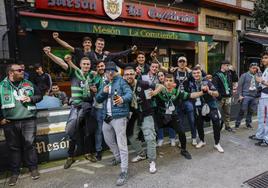 Aficionados racinguistas, el pasado sábado, en Oviedo.