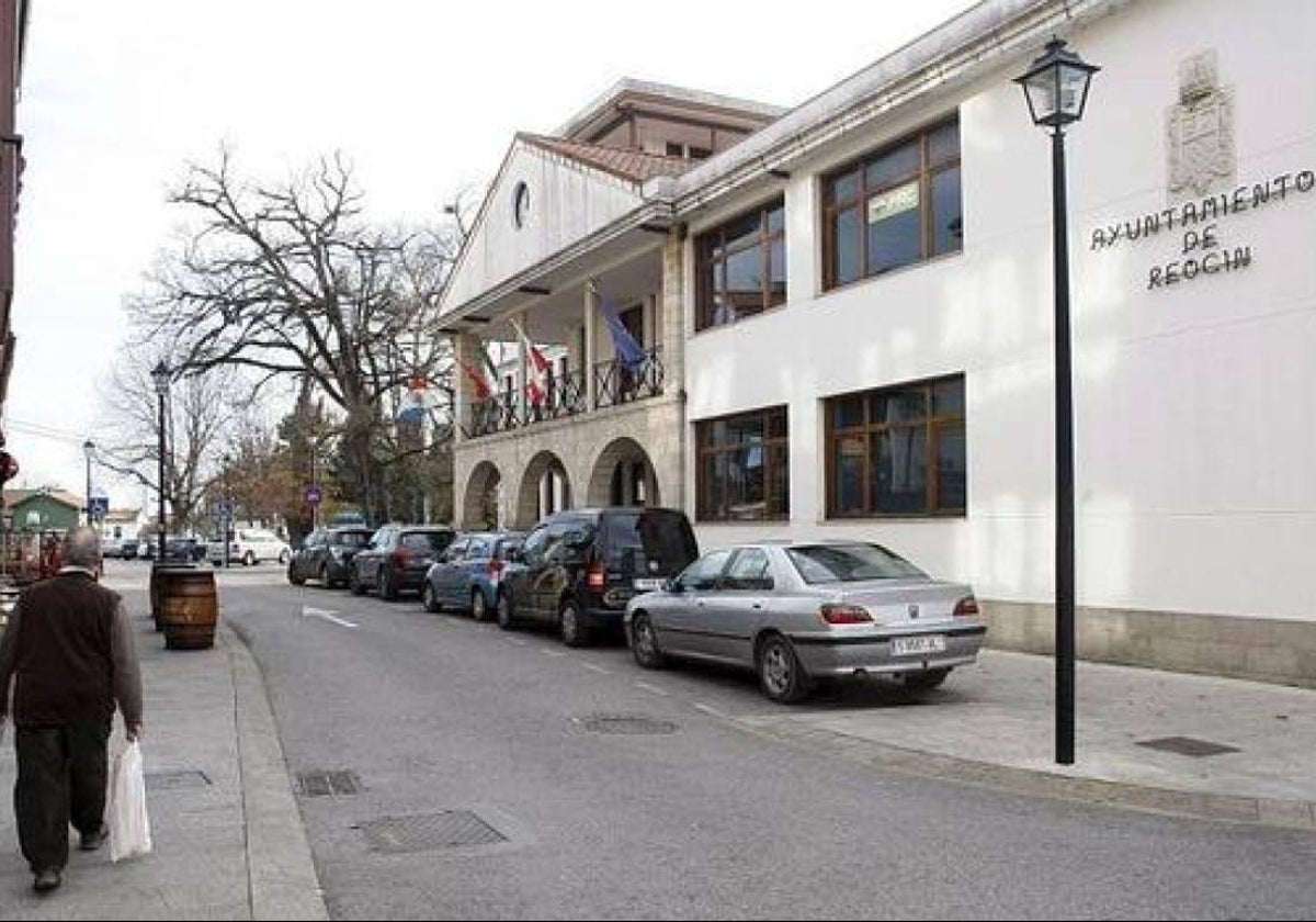 Vista general del Ayuntamiento de Reocín.