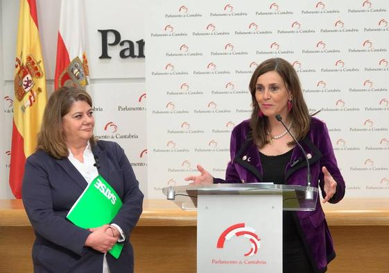 Paula Fernández y Ana Isabel Samperio durante su comparecencia de hoy en el Parlamento