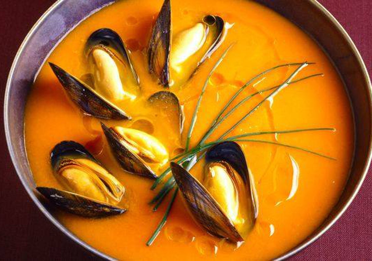 Sopa picante de mejillones.