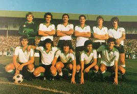 Racinguistas que perdieron contra la Real Sociedad en 1981.De izquierda a derecha, Moncaleán, Mantilla, Bernal, Angulo, Sañudoy Preciado. Agachados, Castaños, Pedraza, Verón, Piru y Quique.