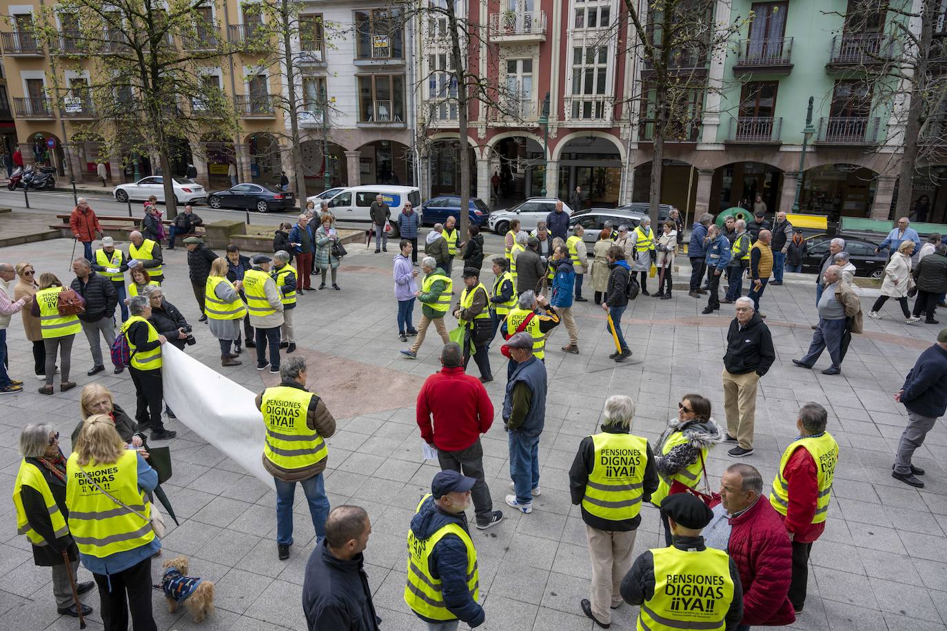 Los manifestantes se preparan para iniciar el recorrido por la ciudad.