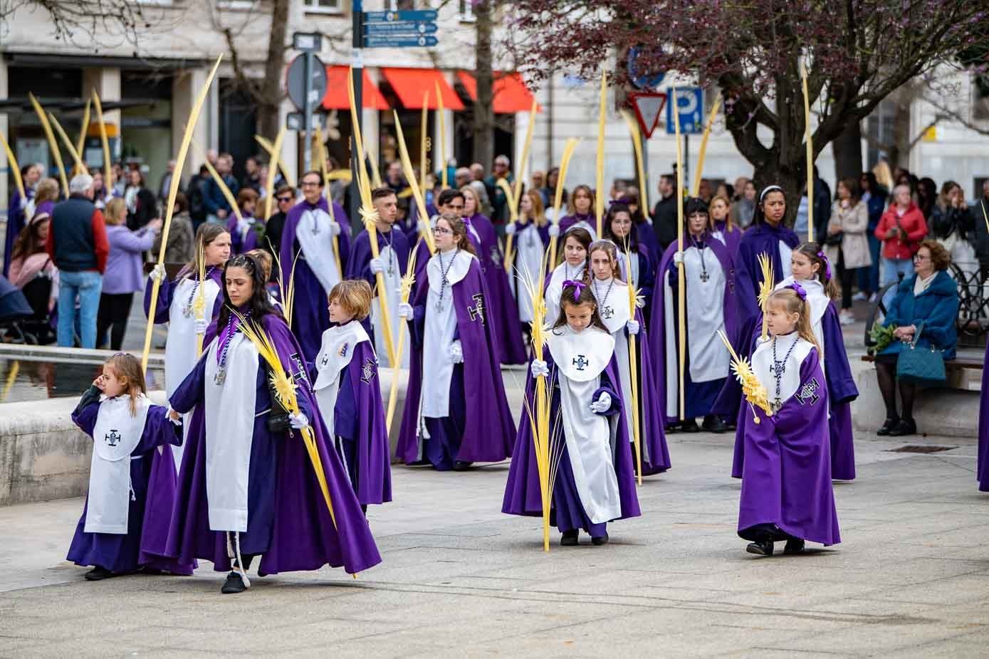 En la procesión también participaron varios niños. 