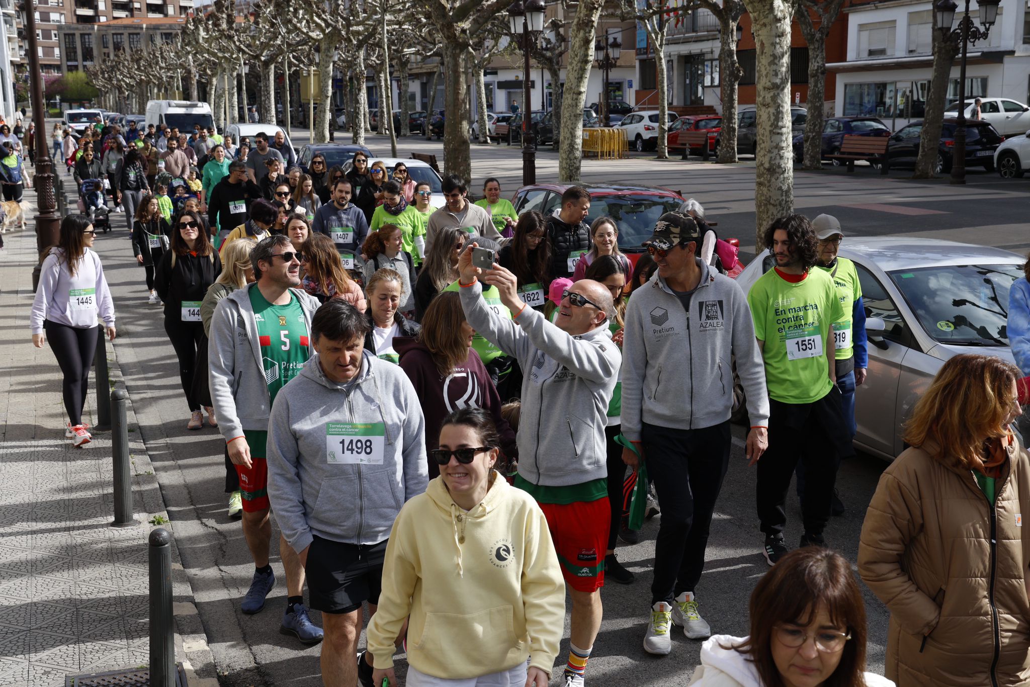 El paseo solidario se realizó en un ambiente relajado y festivo.