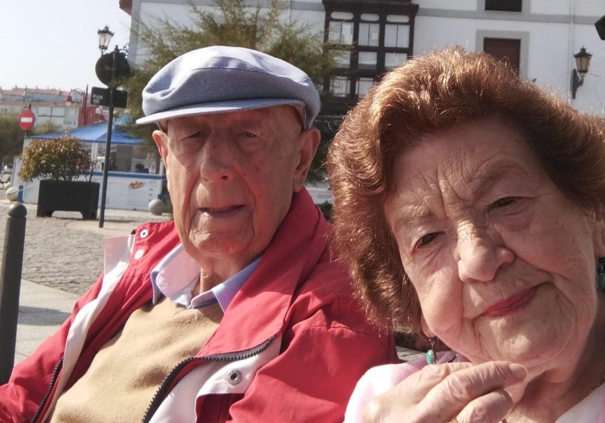 Manuel Arenas junto a su esposa Antonia Cuesta.