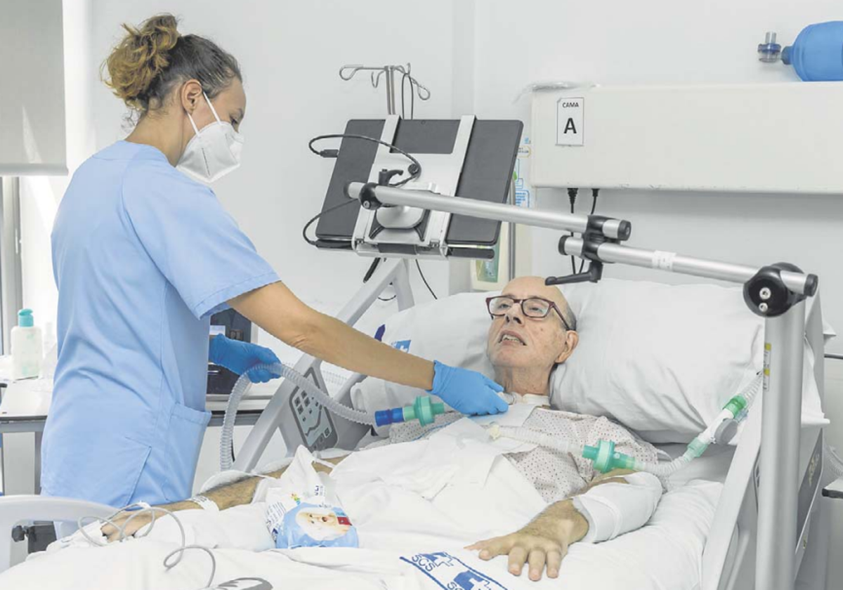 Joaquín Mendoza, en el Hospital Marqués de Valdecilla.